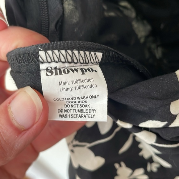 SHOWPO | NWT Mikaela Ruched Front Maxi Dress with Cut Out in Black Floral, Sz 8 - Picture 6 of 8